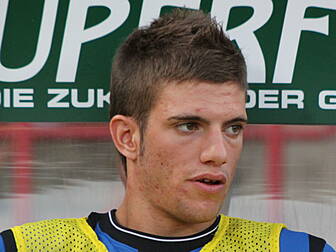 Newcastle let Santon go back t...